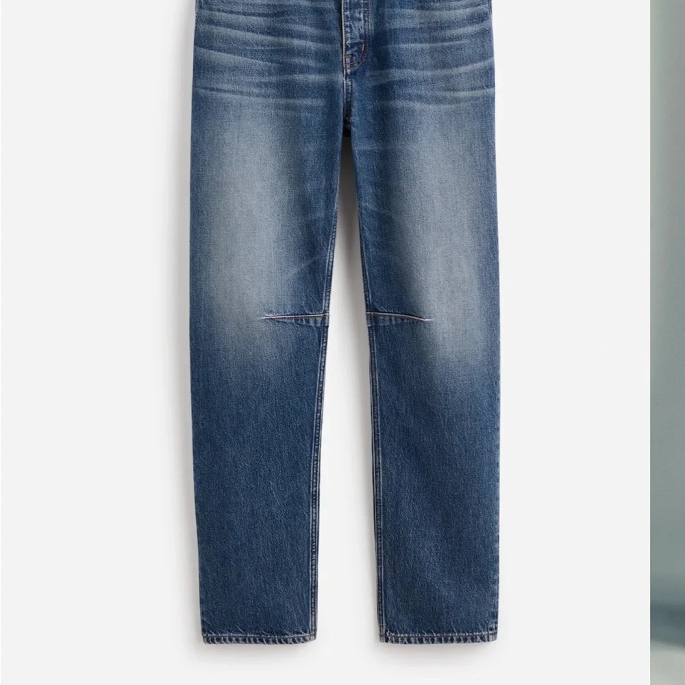 Madewell Darted Barrel Leg Jean (27) - Picture 6 of 14